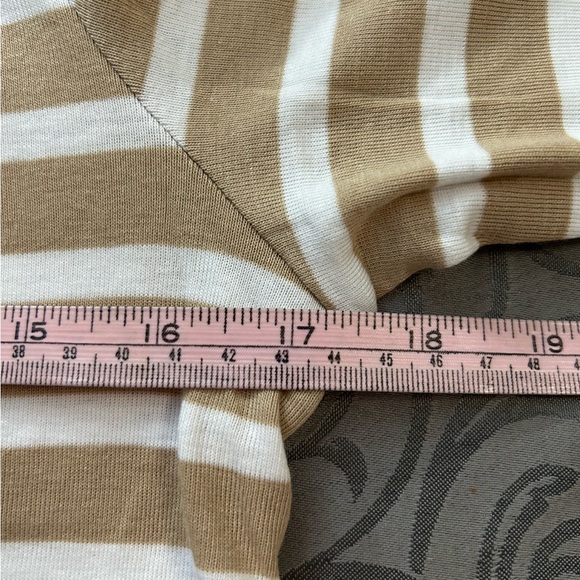 NWT Gap L T-shirt - Picture 3 of 3